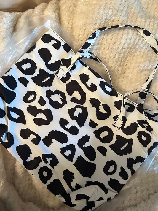 Cheetah print tote bag